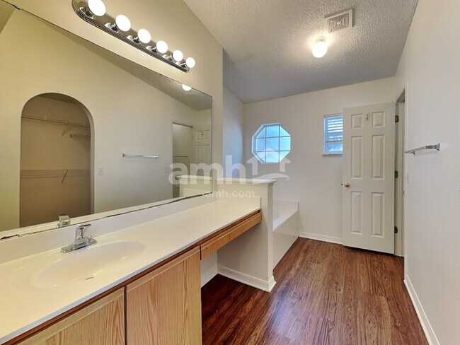 Building Photo - 16019 Horizon Ct