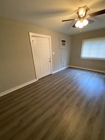Building Photo - 406 Hietts Ln
