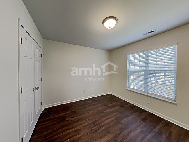Building Photo - 3806 Glen Lyon Dr