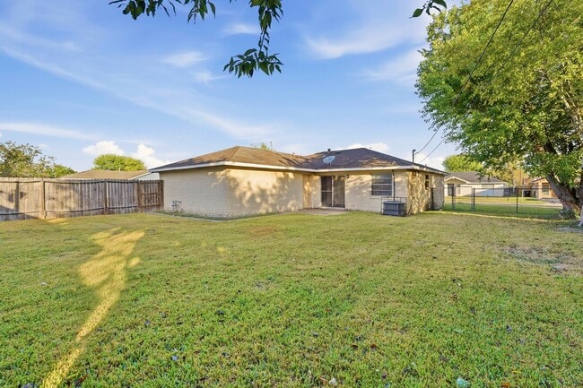 Building Photo - 3427 Prudence Dr