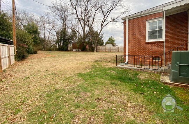 Building Photo - 10 Auburn St