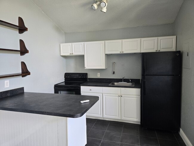 Building Photo - 5632 Pinerock Rd