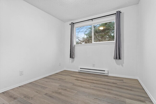 Building Photo - 2425 Spruce St