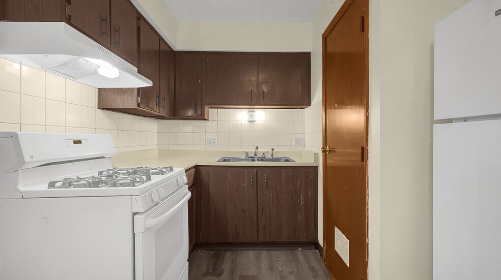Building Photo - 3042 Sandridge Ave