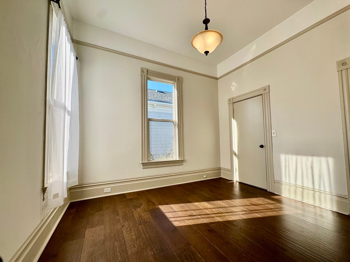 Building Photo - 1054 24th St