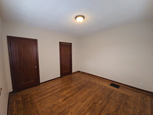 Building Photo - 4379 Ridgeview Ave