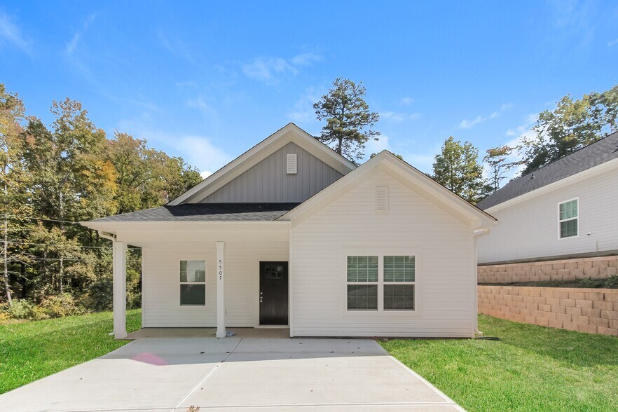 Primary Photo - 5507 Laborde Ave
