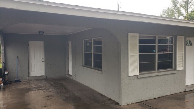 Building Photo - 3 bedroom 1 bath home