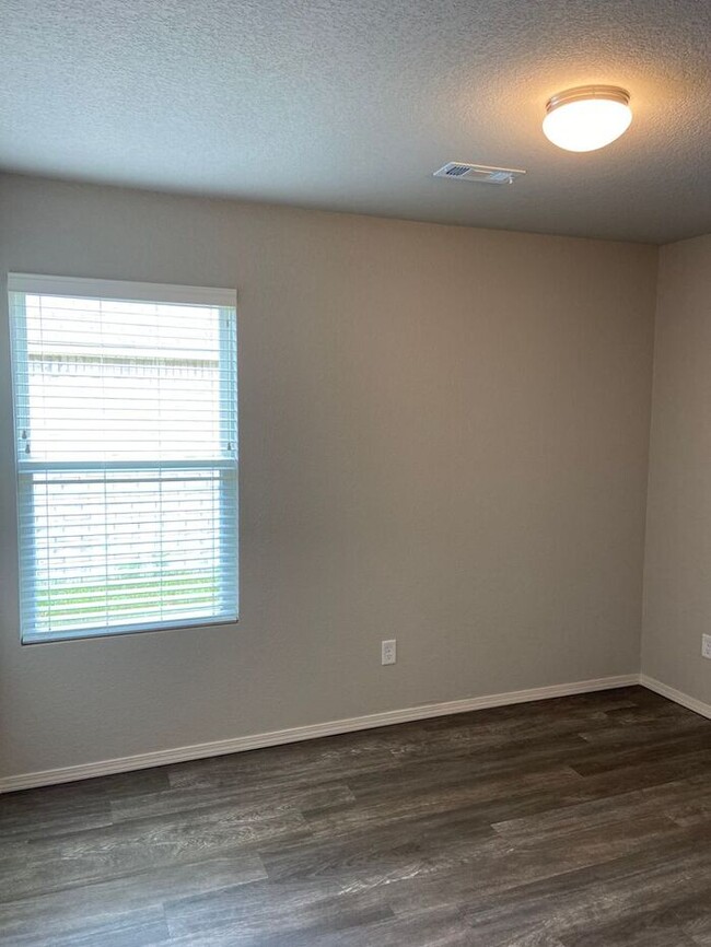 Building Photo - BRAND NEW Three Bedroom | Two Bath Home Lo...