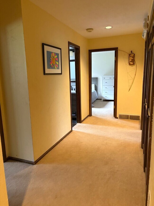 Building Photo - 4 Bed 2.5 Bath Home in North Boulder With ...