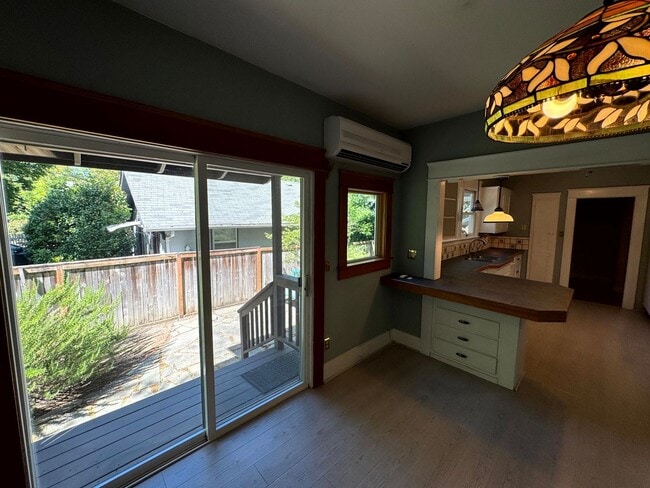 Building Photo - 4 Bedroom House Near Downtown Eugene