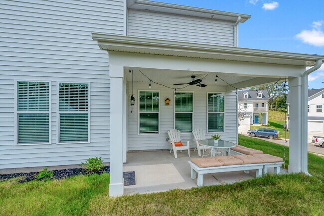 Building Photo - Stylish 3BR/2.5BA Craftsman Home with Loft...