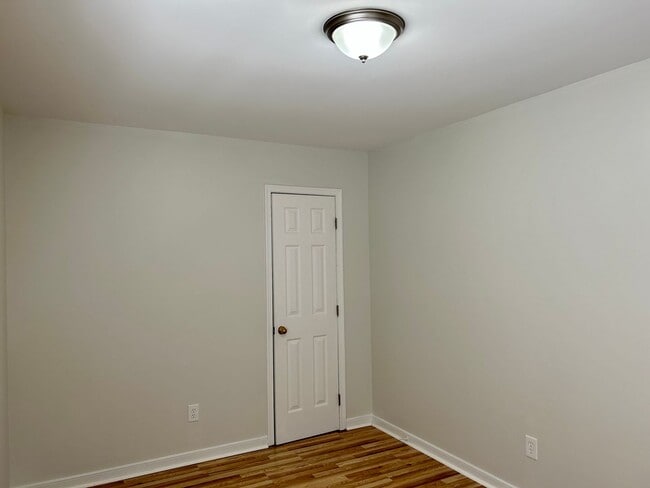 Building Photo - Charming 3 bedroom, 2.5 bath cottage within minutes to Shoppes at Willow Lawn, Carytown