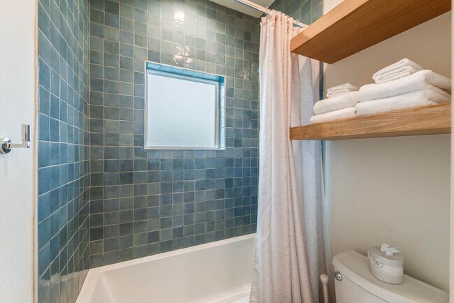 Building Photo - 119 6th St