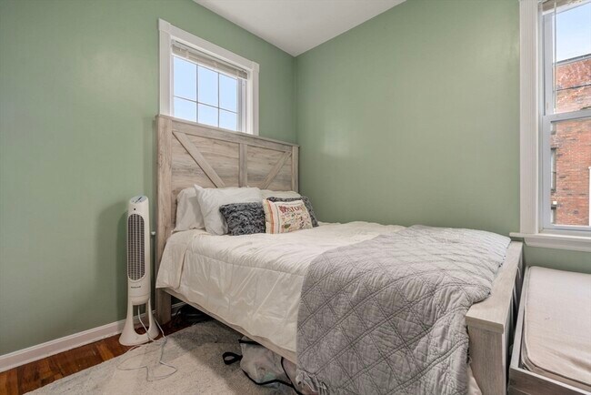 Building Photo - 46 Hawthorn Ave