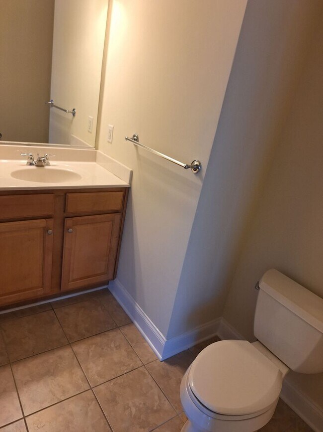 Building Photo - 3 bedroom/2bathroom - Bennington on the Park