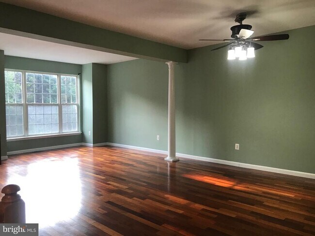 Building Photo - 15707 Palermo Terrace