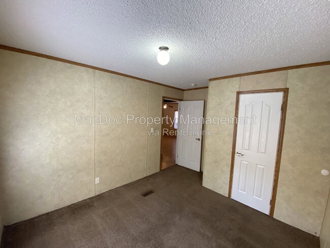 Building Photo - 6280 Mt Airy Dr