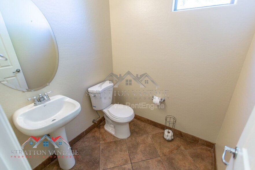 Building Photo - 9136 W Meadow Dr