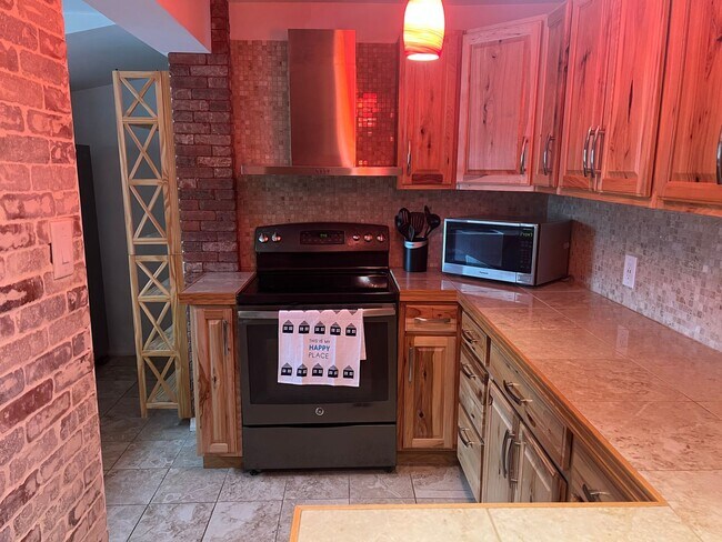 Building Photo - 69 Leroy Street