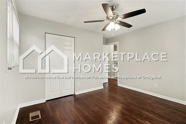 Building Photo - 939 Redford Dr SE