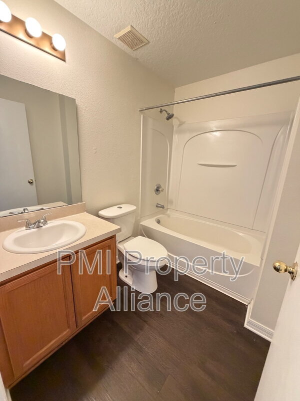 Building Photo - 1153 Elderberry Dr