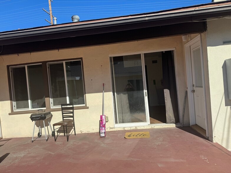 Building Photo - 22222 Vanowen St