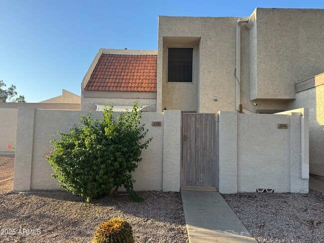 Primary Photo - 1342 W Emerald Ave