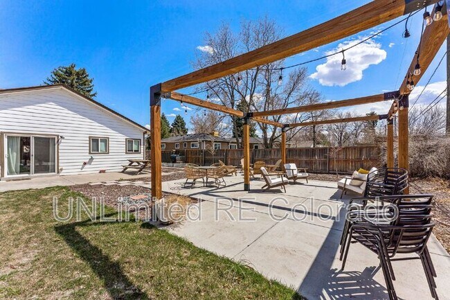 Building Photo - 303 Brentwood St