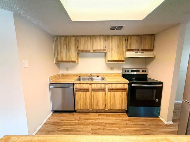 Building Photo - 129 Camphor Cir