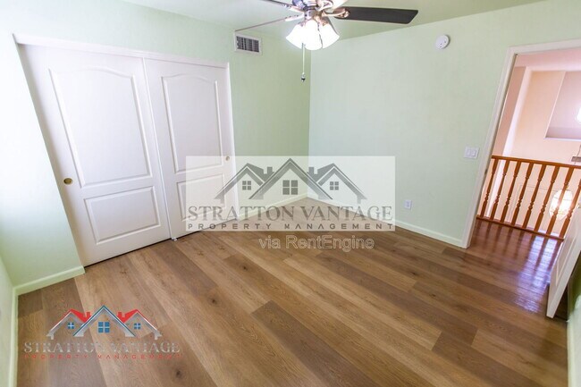 Building Photo - 960 E Constitution Dr