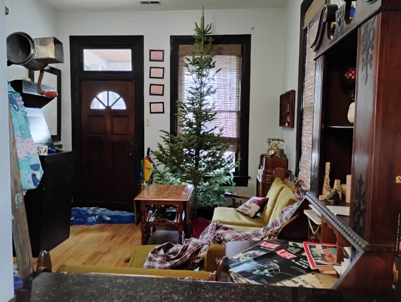 Building Photo - 1319 S 900 E