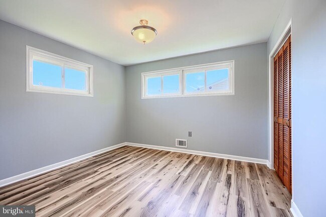 Building Photo - 5506 Adleigh Ave