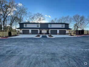 Building Photo - 2 Bedroom, 2.5 Bathroom, 1 Car Garage- Mov...