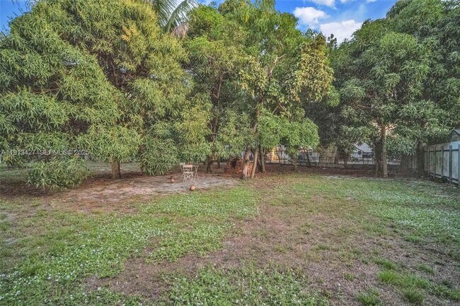 Building Photo - 3030 NW 16th St