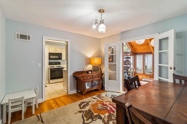Building Photo - 745 Greenview Pl