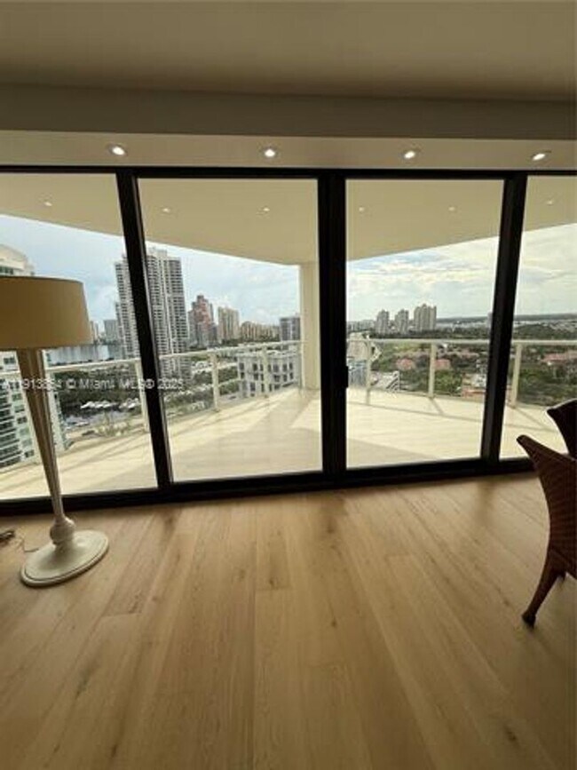 Building Photo - 19500 Turnberry Way