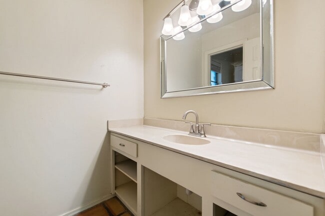 Building Photo - Available Now: Charming 3 Bed / 2 Bath in Rollingwood - Zoned to Eanes ISD - Large Yard