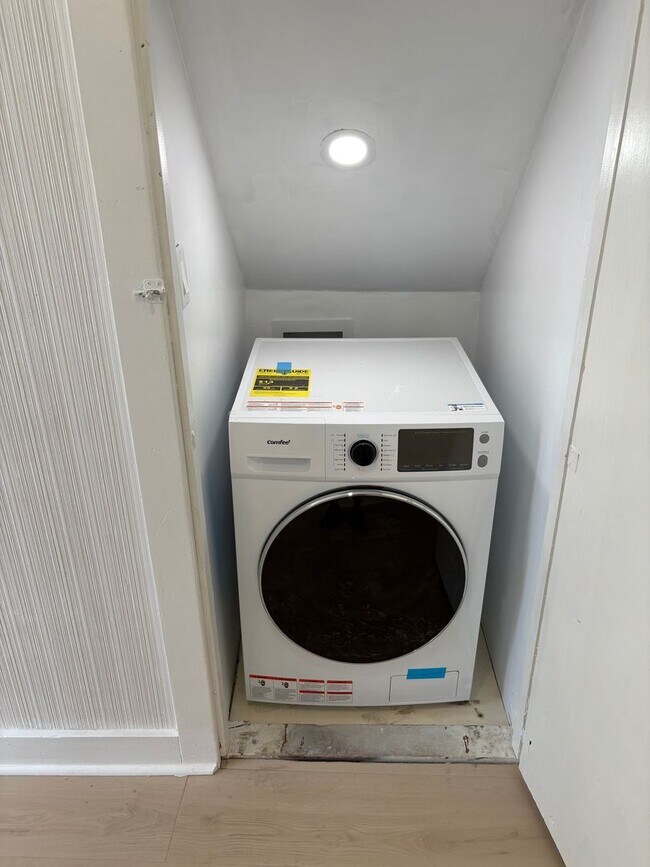 Building Photo - Jefferson 3