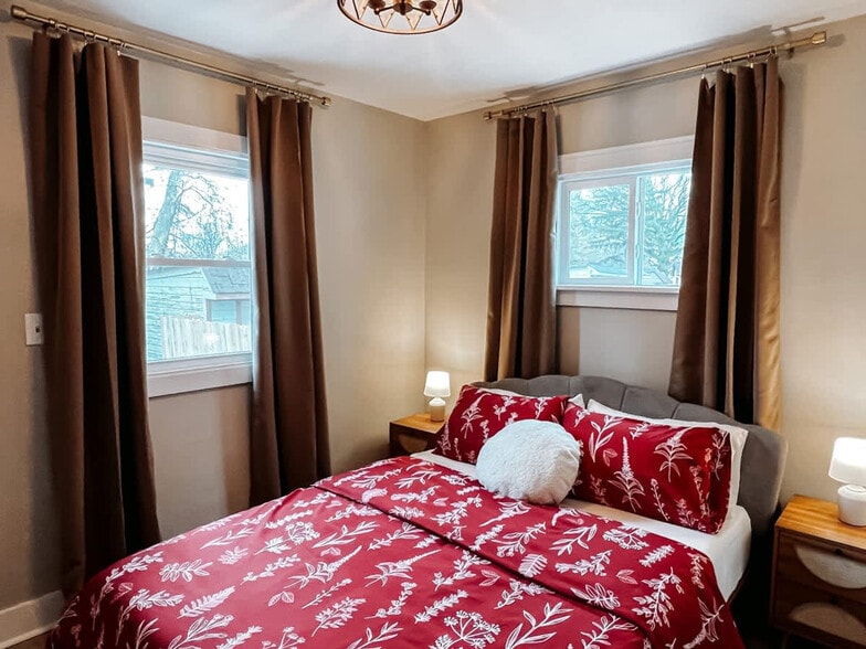 Building Photo - 3923 Victory Blvd