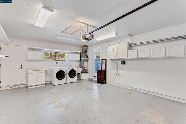 Building Photo - 2424 San Miguel Dr