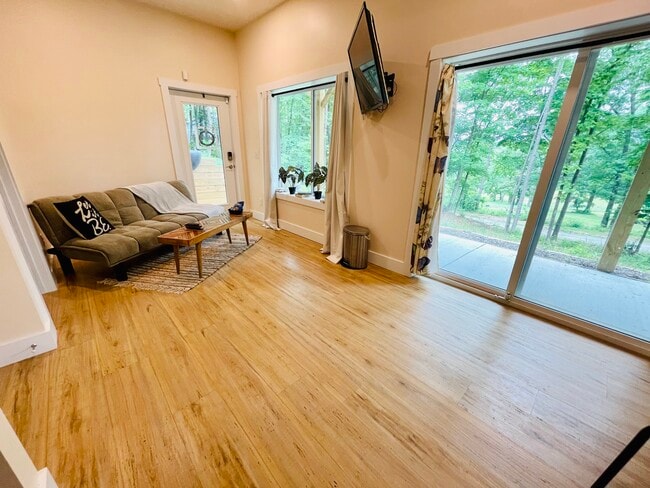 Building Photo - 1399 Golf Course Rd