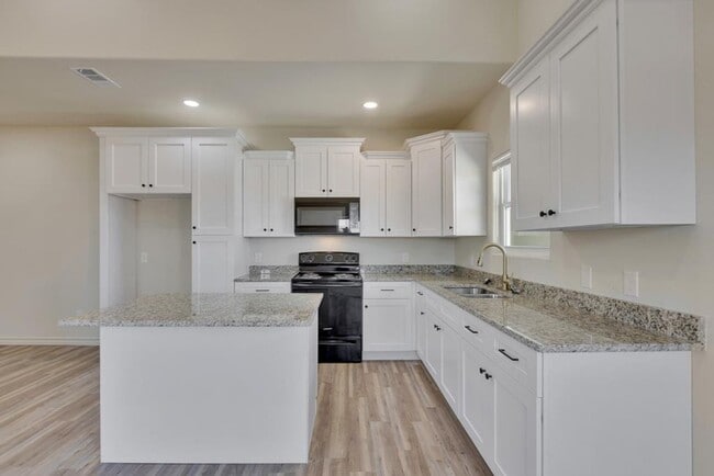 Building Photo - 1020
