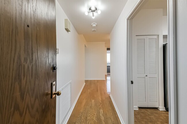 Building Photo - 14 Greenway Plz