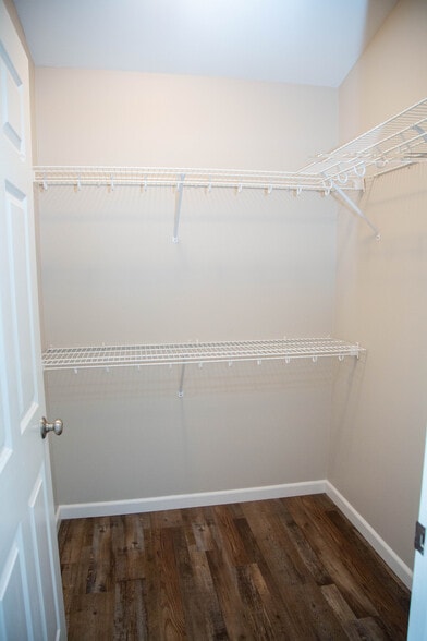Building Photo - 2270 Fawn View Dr