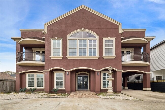 Building Photo - 5027 Creekmont Dr