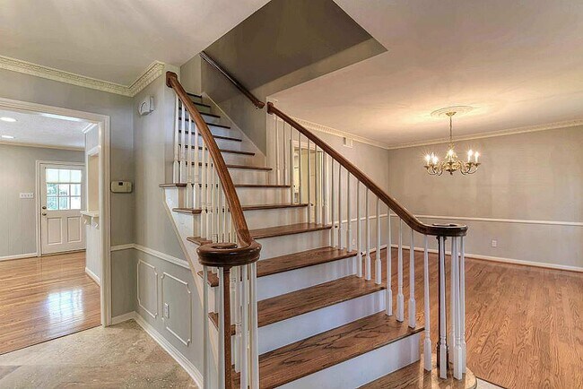 Building Photo - 14627 Carolcrest Dr