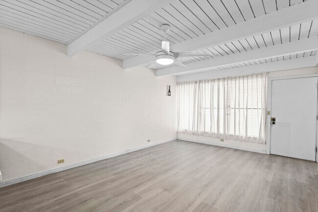 Building Photo - Renovated Tropic Gardens Town House for rent!