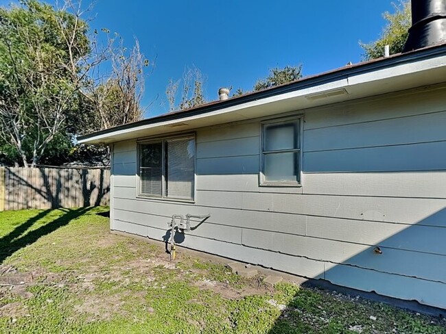 Building Photo - 6802 Soledad Dr