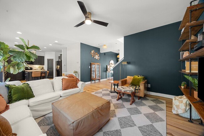 Building Photo - Discover this stunning 3-bedroom, 2.5-bath...